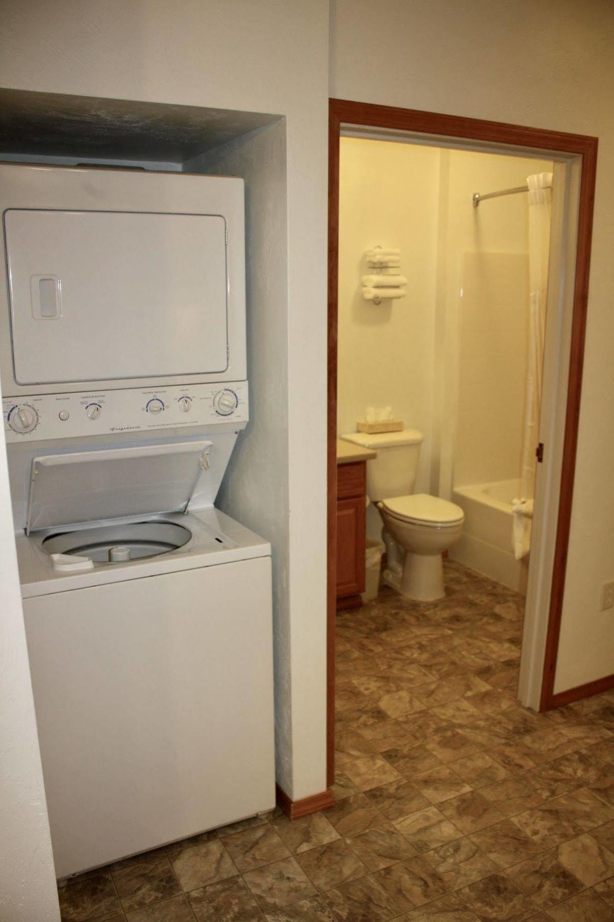 Juneau Hotel Екстер'єр фото