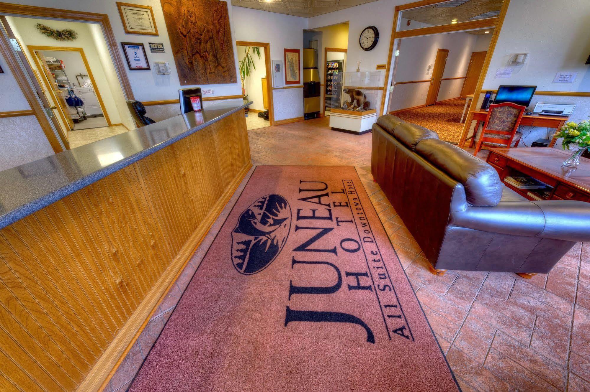 Juneau Hotel Екстер'єр фото